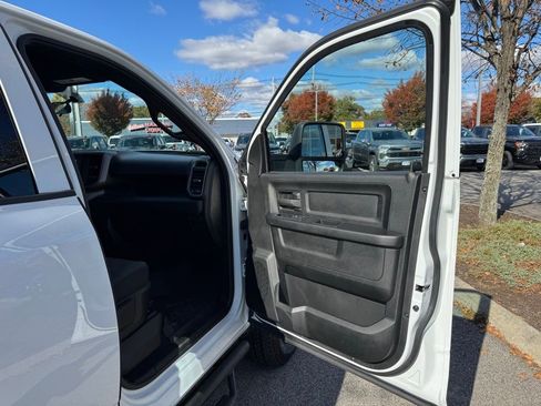 Used 2024 RAM 2500 Tradesman w/ Chrome Appearance Group image 23