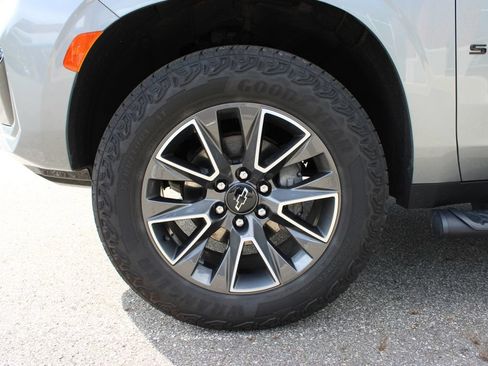 Used 2024 Chevrolet Suburban Z71 w/ Luxury Package AWD/4WD image 30