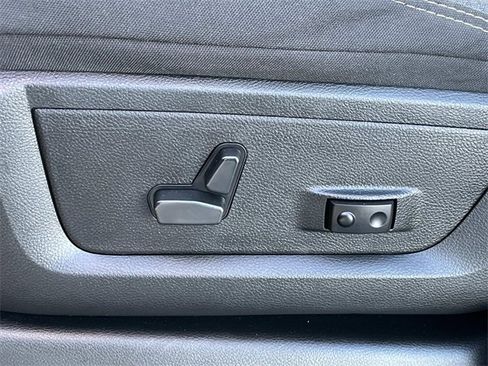 Used 2024 RAM 3500 Big Horn w/ Sport Appearance Package image 32