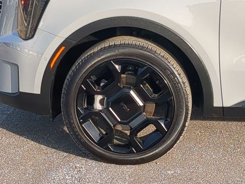 Certified 2025 Kia Sorento SX image 10