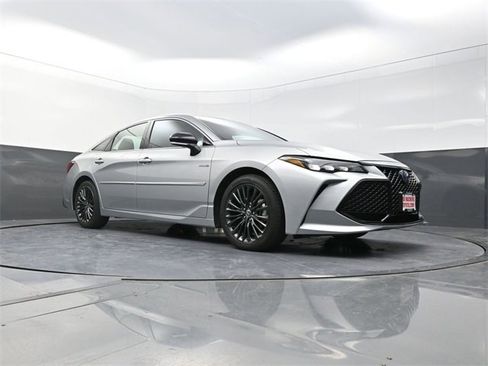 Used 2021 Toyota Avalon XSE image 27