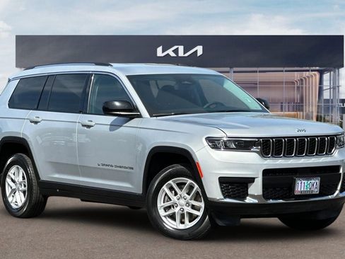 Used 2023 Jeep Grand Cherokee L Laredo AWD/4WD image 2