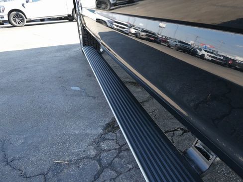 Used 2017 Ford F150 Platinum w/ Equipment Group 701A Luxury image 5