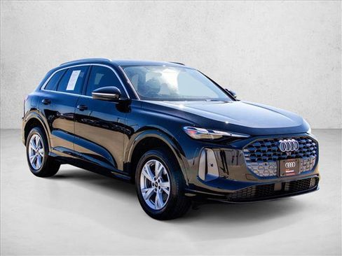 Certified 2025 Audi Q5 Premium w/ Convenience Package AWD/4WD image 3