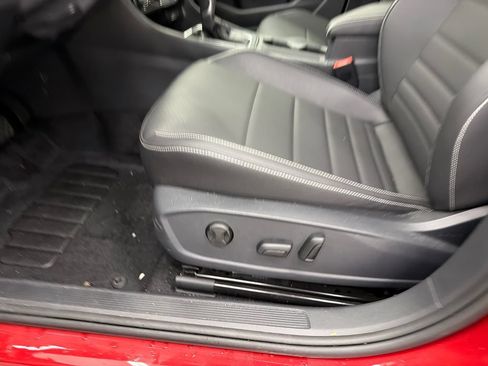 Used 2024 Volkswagen Jetta SE FWD image 10