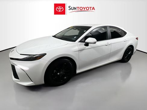 Used 2025 Toyota Camry LE image 9