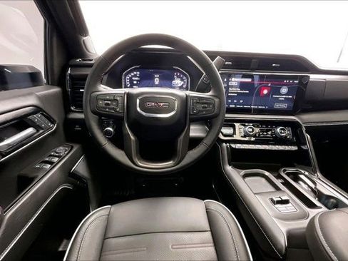 Used 2025 GMC Sierra 2500 AT4X AWD/4WD image 4