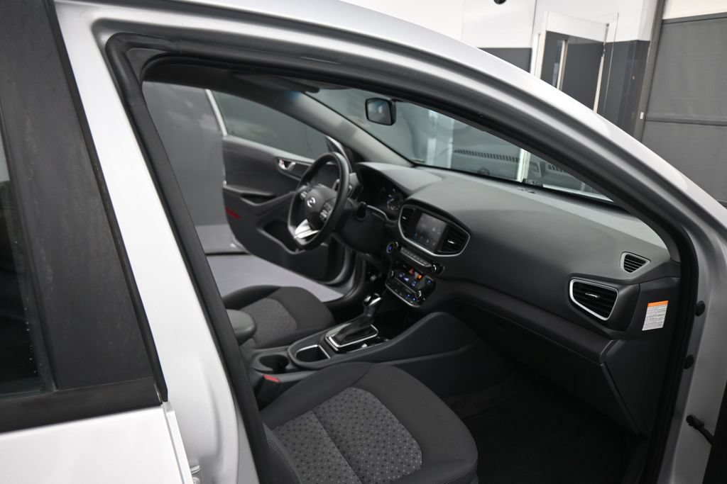 Used 2018 Hyundai Ioniq Blue FWD image 44