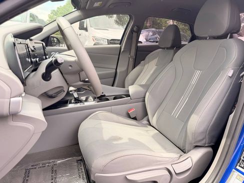 Used 2022 Hyundai Elantra SEL w/ Convenience Package FWD image 14
