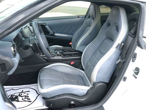Used 2020 Nissan GT-R Premium AWD/4WD image 19
