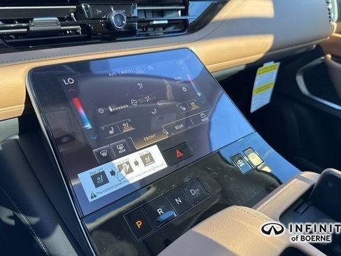 New 2026 INFINITI QX80 Luxe image 16