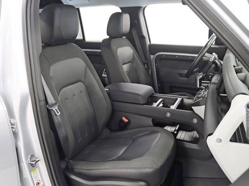 Used 2020 Land Rover Defender 110 First Edition image 29