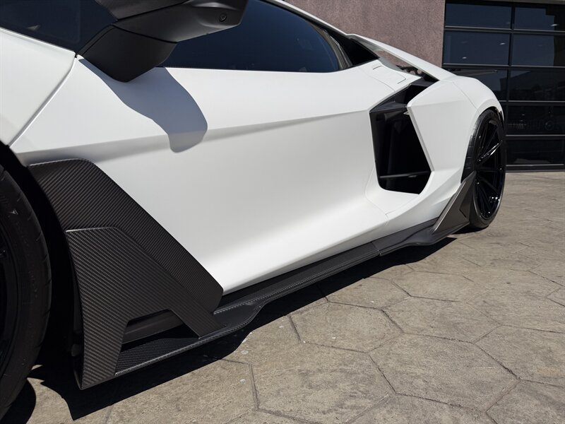Used 2026 Lamborghini Revuelto AWD/4WD image 12