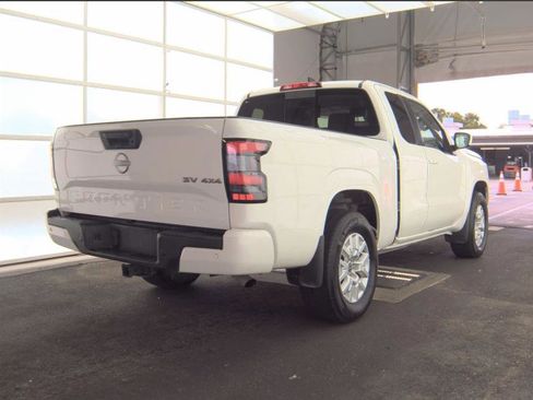 Used 2024 Nissan Frontier SV w/ SV Convenience Package image 4