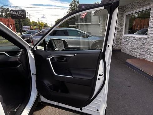 Used 2021 Toyota RAV4 SE w/ Weather & Moonroof Package AWD/4WD image 13