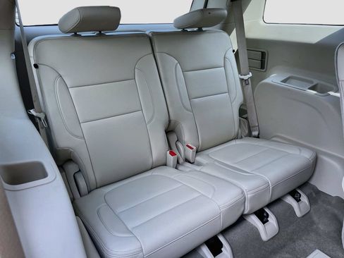 Used 2023 GMC Acadia Denali w/ Denali Technology Package FWD image 28