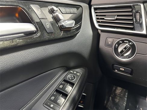 Used 2018 Mercedes-Benz GLS 550 4MATIC image 16