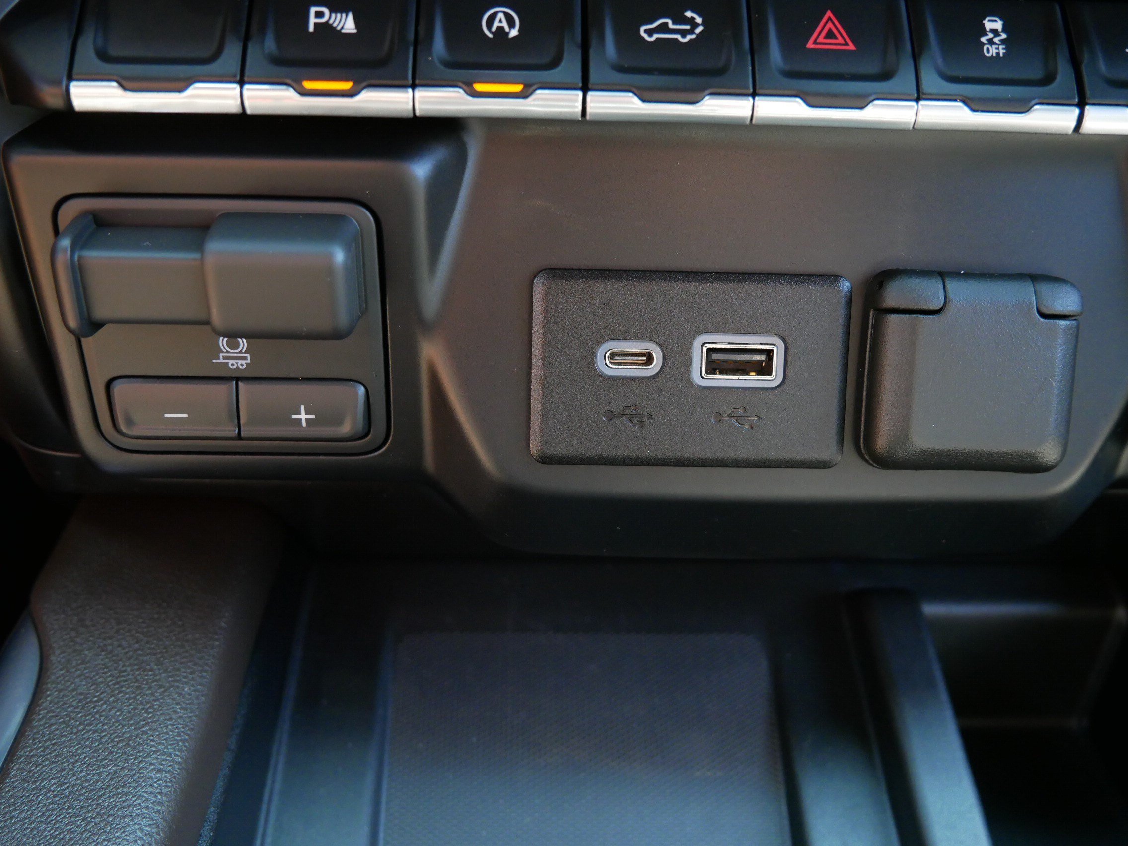 Used 2019 Chevrolet Silverado 1500 LTZ w/ LTZ Plus Package AWD/4WD image 29