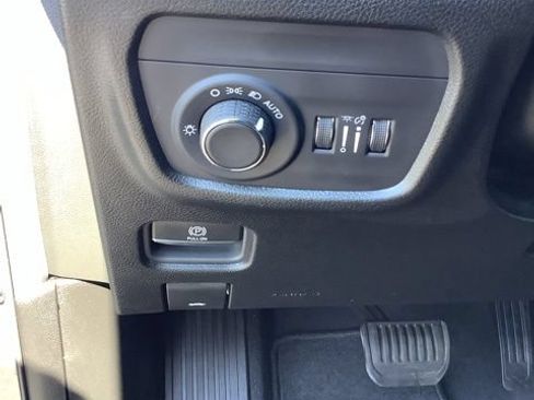 Used 2023 Jeep Grand Cherokee Altitude AWD/4WD image 27
