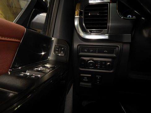 Used 2021 Ford F150 Lariat w/ Equipment Group 502A High AWD/4WD image 18