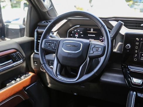 Used 2025 GMC Sierra 2500 Denali Ultimate AWD/4WD image 13