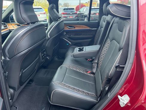 Used 2023 Jeep Grand Cherokee Summit image 27