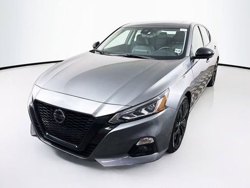 Certified 2022 Nissan Altima 2.5 SR w/ Midnight Edition Package image 3