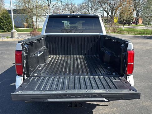 Used 2024 Toyota Tacoma SR5 AWD/4WD image 14