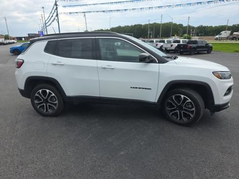 Used 2024 Jeep Compass Limited AWD/4WD image 4