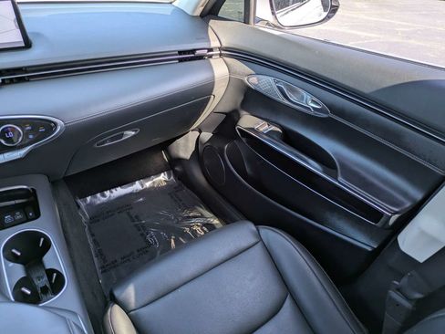 Used 2025 Genesis GV70 2.5T AWD/4WD image 18