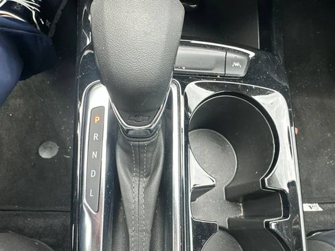 Used 2025 Chevrolet Trax LT FWD image 20