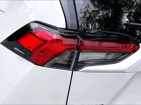 Used 2021 Toyota RAV4 XLE Premium AWD/4WD image 17