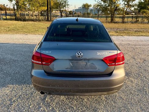 Used 2014 Volkswagen Passat 1.8T SE image 9