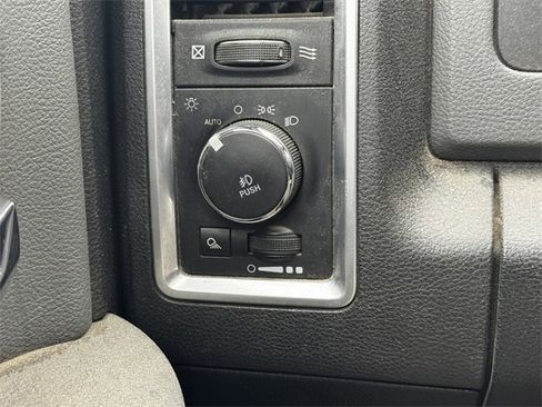 Used 2018 RAM 2500 SLT w/ Luxury Group image 25