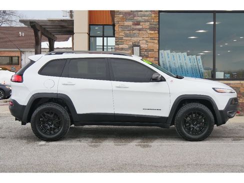 Used 2015 Jeep Cherokee Trailhawk w/ Comfort/Convenience Group image 2