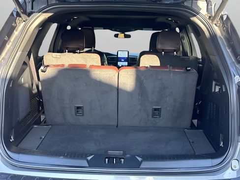 Used 2023 Ford Explorer Platinum w/ Technology Package image 8
