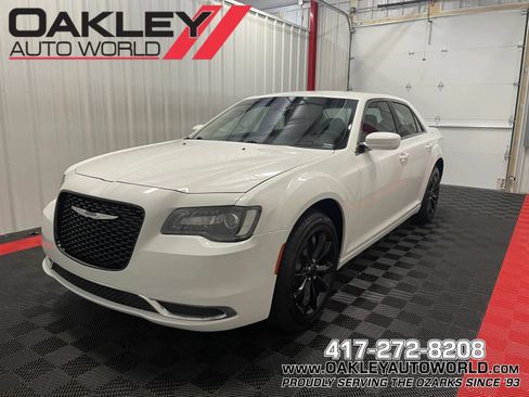 Used 2022 Chrysler 300 Touring AWD/4WD image 1