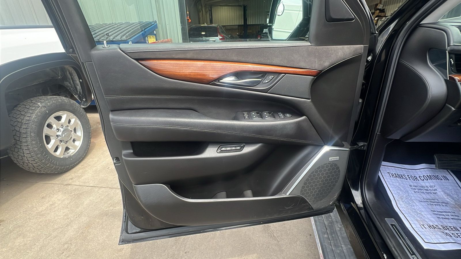 Used 2015 Cadillac Escalade Premium AWD/4WD image 10