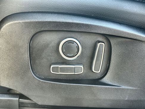 Used 2024 Land Rover Defender 130 X-Dynamic SE image 21