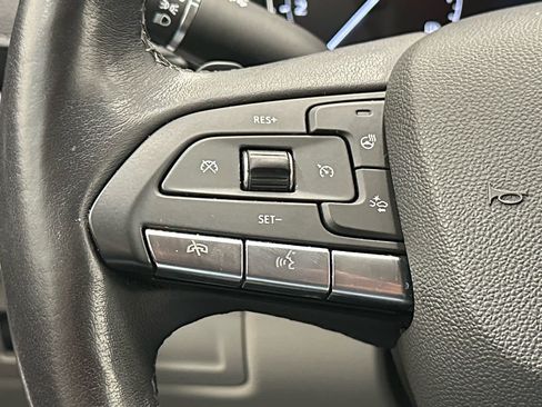 Used 2023 Cadillac XT4 Luxury w/ Cold Weather Package AWD/4WD image 25