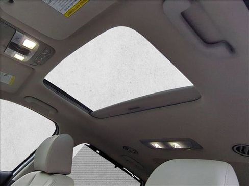 Used 2022 Kia Telluride SX w/ Towing Package image 15