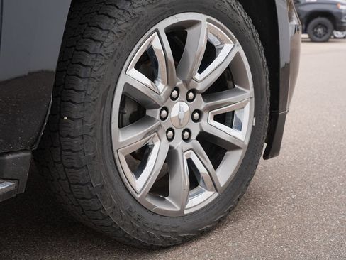 Used 2017 Chevrolet Suburban Premier AWD/4WD image 30