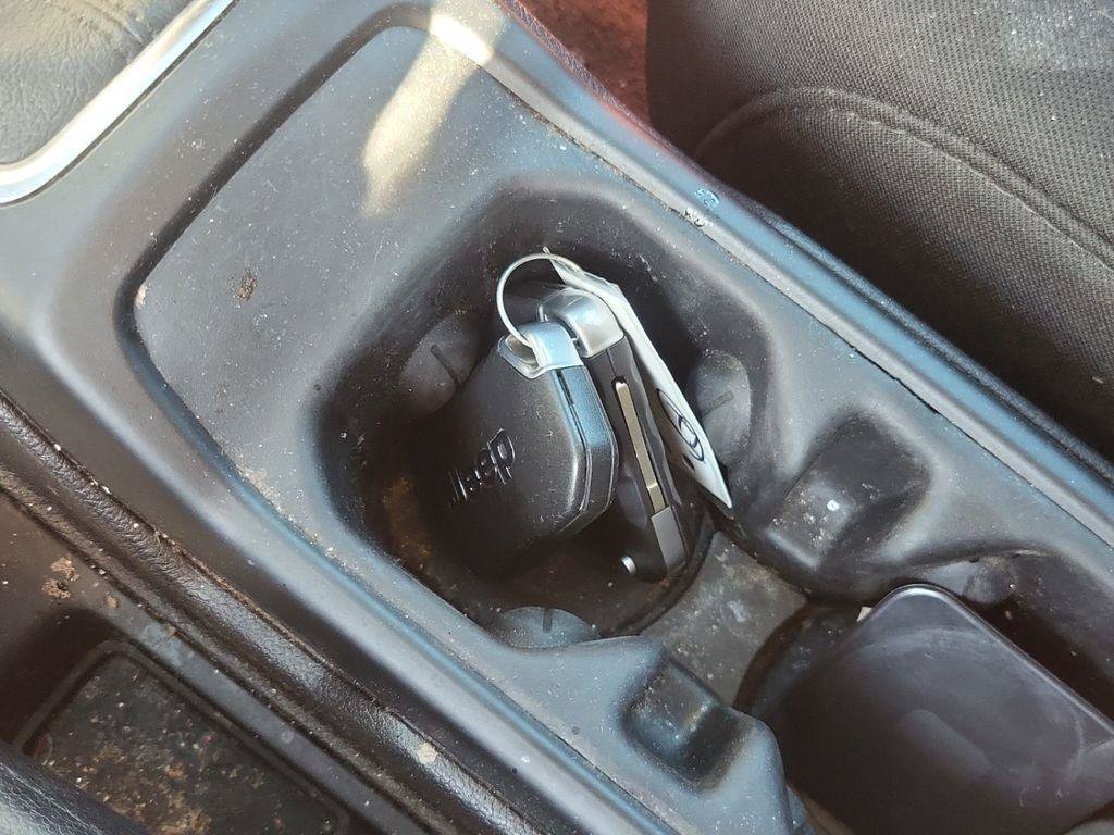 Used 2019 Jeep Wrangler Sport AWD/4WD image 12