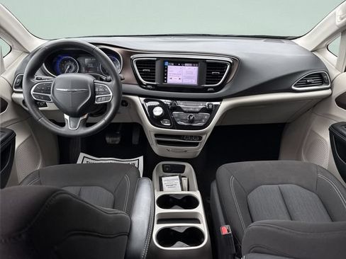 Used 2022 Chrysler Voyager LX FWD image 25