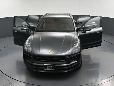 Certified 2026 Porsche Macan AWD/4WD image 32
