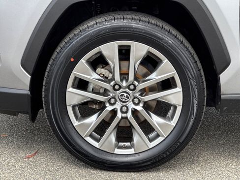 Used 2019 Toyota RAV4 XLE Premium w/ Cold Weather Package FWD image 25
