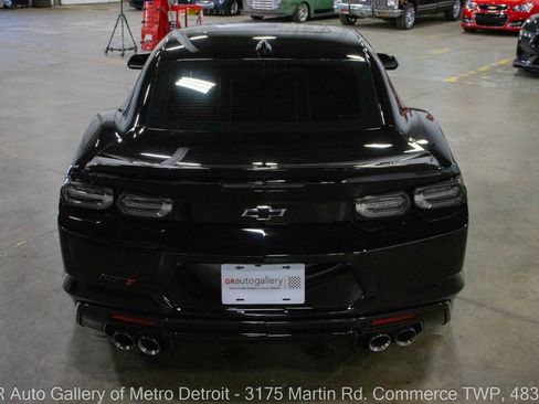 Used 2021 Chevrolet Camaro LT w/ RS Package RWD image 5