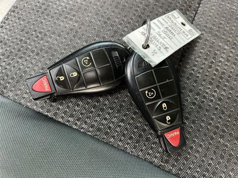 Used 2017 RAM 1500 Classic SLT w/ Luxury Group image 26