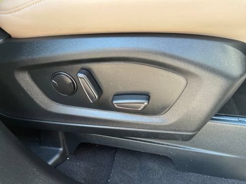 Used 2024 Ford Explorer XLT w/ Equipment Group 202A AWD/4WD image 37