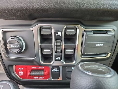New 2026 Jeep Gladiator Willys AWD/4WD image 16